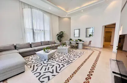 Living / Dining Room image for: Villa - 5 Bedrooms - 6 Bathrooms for rent in Frond C - Garden Homes - Palm Jebel Ali - Dubai, Image 1