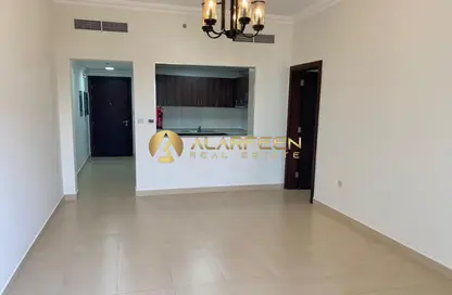 شقة - غرفة نوم - 2 حمامات للايجار في غلوبال غولف ريزيدنس 2 - مدينة دبي الرياضية - دبي