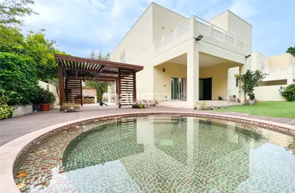 Pool image for: Villa - 4 Bedrooms - 5 Bathrooms for rent in Meadows 9 - Meadows - Dubai, Image 1