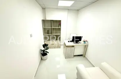 Office Space - Studio - 1 Bathroom for rent in Silver Home Building - Hor Al Anz - Deira - Dubai