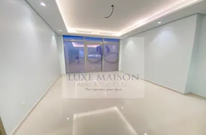 Empty Room image for: Apartment - 3 Bedrooms - 3 Bathrooms for rent in Paramount Tower Hotel  and  Residences - Business Bay - Dubai, Image 1