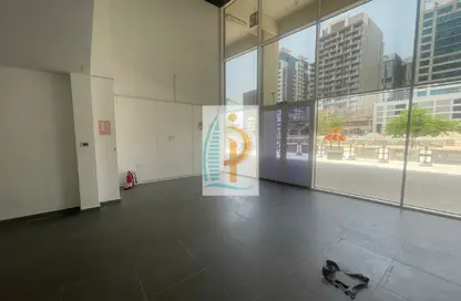 Retail - Studio - 1 Bathroom for rent in Capital Golden Tower - Business Bay - Dubai