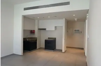 شقة - غرفة نوم - 2 حمامات للبيع في ذا سولو - الجادة - الشارقة