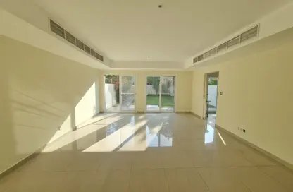 فيلا - 3 غرف نوم - 5 حمامات للايجار في الينابيع 15 - الينابيع - دبي فيلا - 3 غرف نوم - 5 حمامات للايجار في الينابيع 15 - الينابيع - دبي