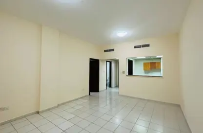 شقة - غرفة نوم - 2 حمامات للبيع في طراز أسباني - المدينة العالمية - دبي