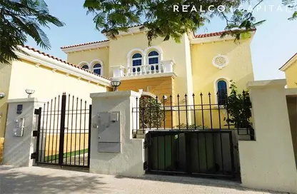 Villa - 3 Bedrooms - 5 Bathrooms for rent in Jumeirah Park - Dubai
