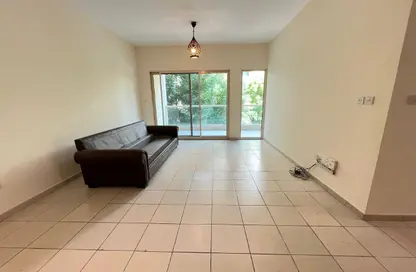 شقة - 2 غرف نوم - 2 حمامات للايجار في الظفرة 3 - الظفرة - جرينز - دبي