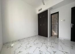 مجمعات للإيجار - 2 حمامات للكراء في كورنيش عجمان - عجمان