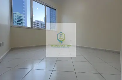 Empty Room image for: Apartment - 2 Bedrooms - 3 Bathrooms for rent in Delma Street - Al Mushrif - Abu Dhabi, Image 1