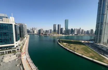 شقة - غرفة نوم - 2 حمامات للايجار في حافة الخليج - الخليج التجاري - دبي