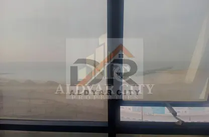 شقة - 2 غرف نوم - 2 حمامات للايجار في مساكن كورنيش عجمان - طريق كورنيش عجمان - عجمان