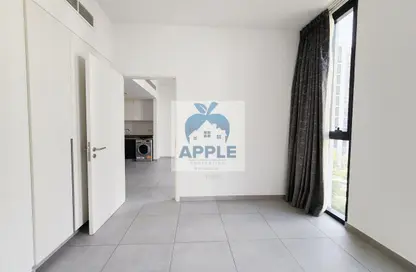 شقة - غرفة نوم - 2 حمامات للايجار في إيست فييليدج - الجادة - الشارقة