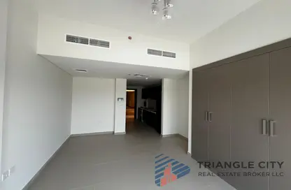 النزل و الشقق الفندقية - 1 حمام للبيع في عزيزي برتون - الفرجان - دبي