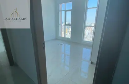 Apartment - 2 Bedrooms - 2 Bathrooms for rent in Corniche Tower - Ajman Corniche Road - Ajman