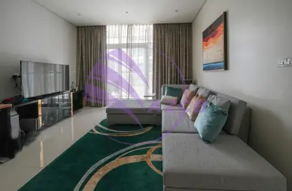 Living Room image for: Apartment - 1 Bedroom - 2 Bathrooms for rent in Bay's Edge - Business Bay - Dubai, Image 1