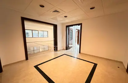 Empty Room image for: Apartment - 4 Bedrooms - 4 Bathrooms for rent in Khalifa Street - Abu Dhabi, Image 1