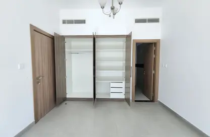 شقة - غرفة نوم - 2 حمامات للايجار في لي هواريزون ريزيدينس - المدينة العالمية المرحلة 2 - 4 الورسان - الورسان - دبي