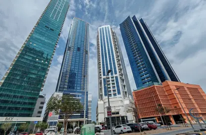 Apartment - 2 Bedrooms - 2 Bathrooms for rent in Al Reef Tower - Corniche Road - Abu Dhabi