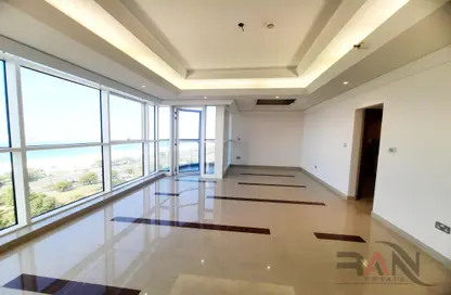 Apartment - 2 Bedrooms - 4 Bathrooms for rent in Baynuna Tower 2 - Corniche Road - Abu Dhabi