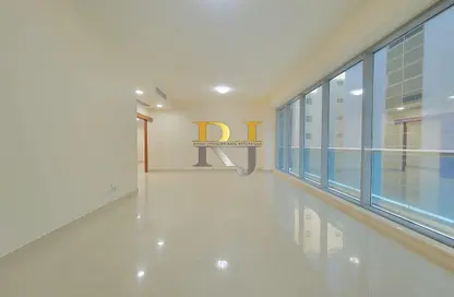 Apartment - 3 Bedrooms - 3 Bathrooms for rent in Silver Sands 2 - Mankhool - Bur Dubai - Dubai