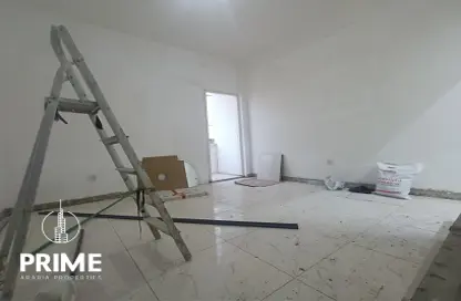 Apartment - Studio - 1 Bathroom for rent in Cornich Al Khalidiya - Al Khalidiya - Abu Dhabi