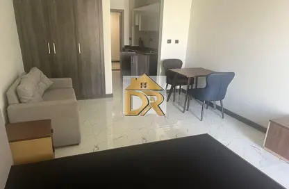 شقة - 1 حمام للايجار في برج روكان B - برج روكان - دبي لاند - دبي