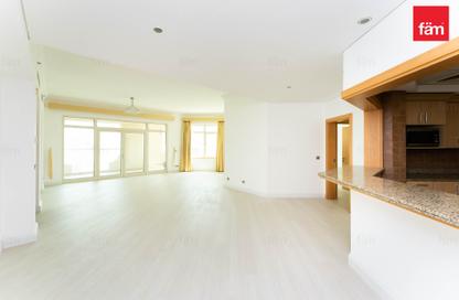 Apartment - 3 Bedrooms - 4 Bathrooms for rent in Al Hatimi - Shoreline Apartments - Palm Jumeirah - Dubai