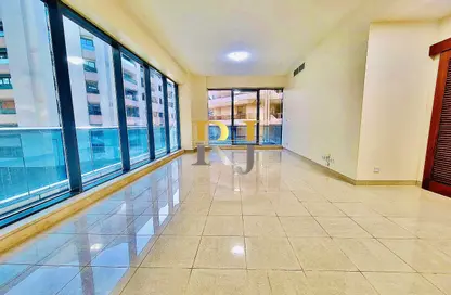Apartment - 3 Bedrooms - 3 Bathrooms for rent in Silver Sands 2 - Mankhool - Bur Dubai - Dubai