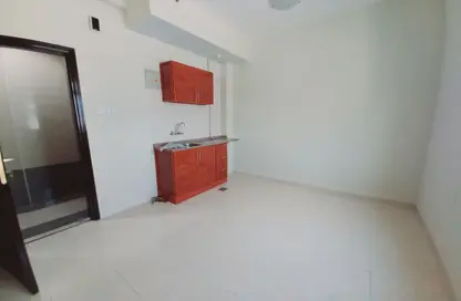 Apartment - Studio - 1 Bathroom for rent in Al Shamsi 2 - Muwaileh Commercial - Sharjah