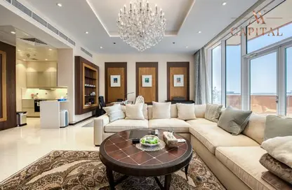 Living Room image for: Apartment - 1 Bedroom - 2 Bathrooms for sale in Diamond - Tiara Residences - Palm Jumeirah - Dubai, Image 1