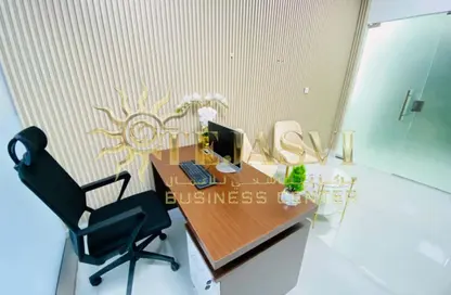 Office Space - Studio - 1 Bathroom for rent in Red Avenue - Al Garhoud - Dubai