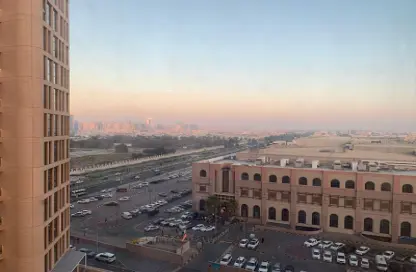شقة - 3 غرف نوم - 4 حمامات للايجار في يونايتد سكوير - الخالدية - أبوظبي