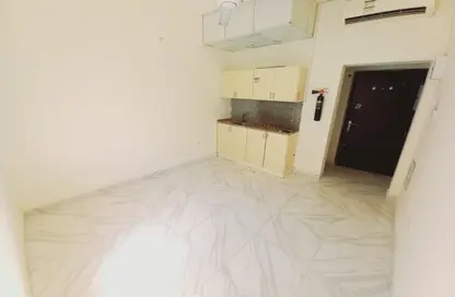 Apartment - Studio - 1 Bathroom for rent in SG Muwaileh Building - Muwaileh - Sharjah