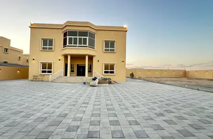 فيلا - 5 غرف نوم - 8 حمامات للايجار في السيوح 1 - السيوح - الشارقة