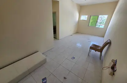 شقة - 2 غرف نوم - 2 حمامات للايجار في مساكن كورنيش عجمان - طريق كورنيش عجمان - عجمان