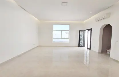 Villa - 6 Bedrooms for rent in Shakhbout City - Abu Dhabi