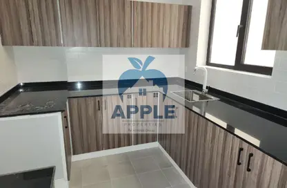 شقة - غرفة نوم - 2 حمامات للايجار في الزاهية - تجارية مويلح - الشارقة