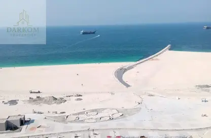 شقة - 3 غرف نوم - 3 حمامات للايجار في برج الكورنيش - طريق كورنيش عجمان - عجمان