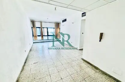 شقة - غرفة نوم - 1 حمام للايجار في شارع حمدان - أبوظبي شقة - غرفة نوم - 1 حمام للايجار في شارع حمدان - أبوظبي