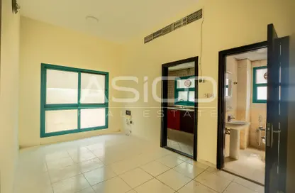 Apartment - 2 Bedrooms - 2 Bathrooms for rent in Al Muraqqabat - Deira - Dubai