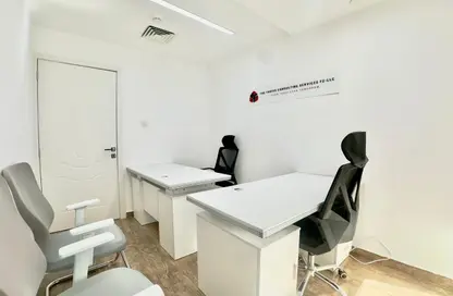 Office Space - Studio - 4 Bathrooms for rent in Hamdan Street - Abu Dhabi