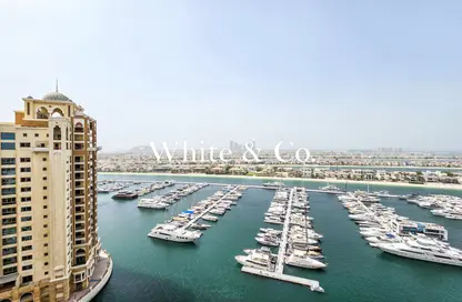 Apartment - 2 Bedrooms - 3 Bathrooms for sale in Emerald - Tiara Residences - Palm Jumeirah - Dubai