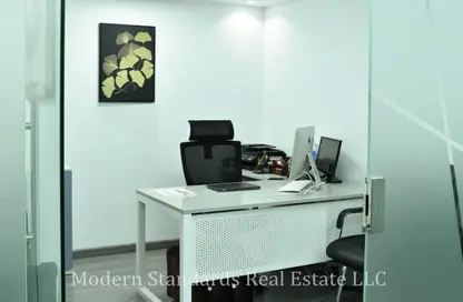مكتب - استوديو - 4 حمامات للايجار في برج لطيفة - شارع الشيخ زايد - دبي