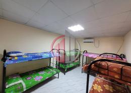 صورةغرفة- غرفة النوم لـ: سكن عمال - 8 حمامات للكراء في م-40 - مصفح الصناعية - مصفح - أبوظبي, صورة 1