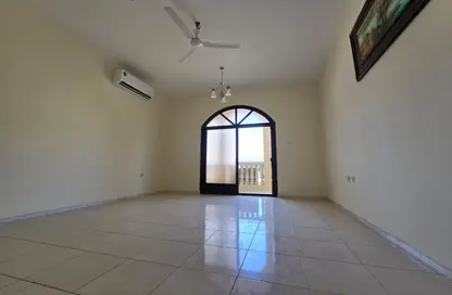Villa - 4 Bedrooms - 3 Bathrooms for rent in Abu Hail Road - Abu Hail - Deira - Dubai