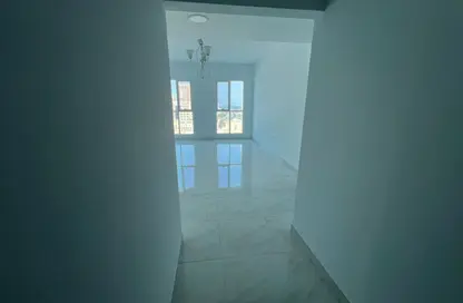 Apartment - 2 Bedrooms - 2 Bathrooms for rent in Corniche Tower - Ajman Corniche Road - Ajman