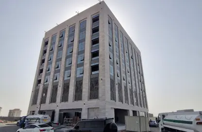 Retail - Studio - 4 Bathrooms for rent in Tilal City - Sharjah