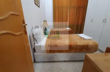 صورة لـ غرفة- غرفة النوم شقة - 2 غرف نوم - 2 حمامات للايجار في شارع الدفاع - أبوظبي ، صورة رقم 1