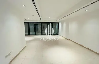 شقة - 3 غرف نوم - 5 حمامات للايجار في الخان - الشارقة