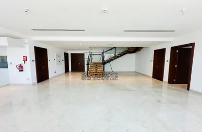 Townhouse - 4 Bedrooms - 6 Bathrooms for rent in Water Front Tower A - Waterfront Residential Towers - Tourist Club Area - Abu Dhabi